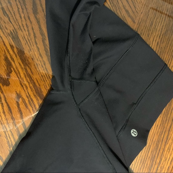 Lululemmon leggings with faux leather detail - Picture 3 of 3